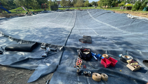 EPDM Folien zum Abdichten eines Wasserrückhaltebeckens